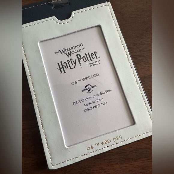 Harry Potter Hedwig Retractable ID Holder - Picture 7 of 7